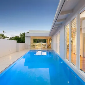 https://iconic-noosa-beach-house-in-mcanally-drive-sunshine-beach.hotelssunshinecoast.net